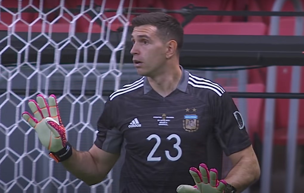 Эмилиано Мартинес помог Аргентине выйти в финал Копа Америка